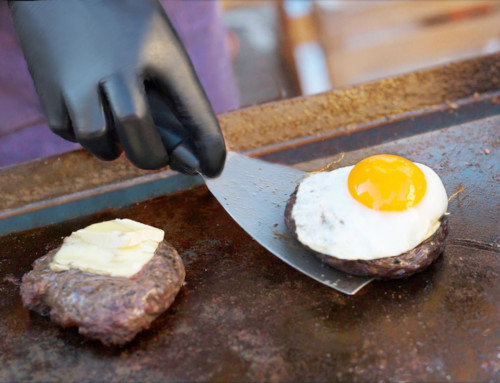 Sleek & Safe: Black Nitrile Gains Popularity as Food Service Gloves