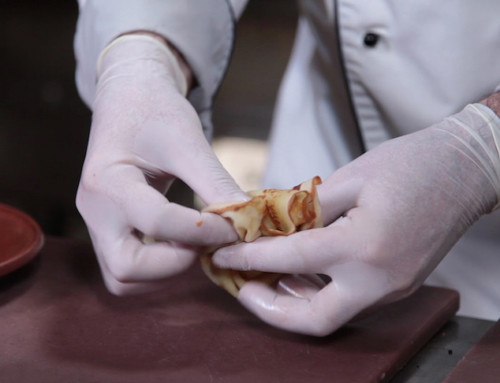 餐饮后厨及食品加工，如何选择一次性手套？